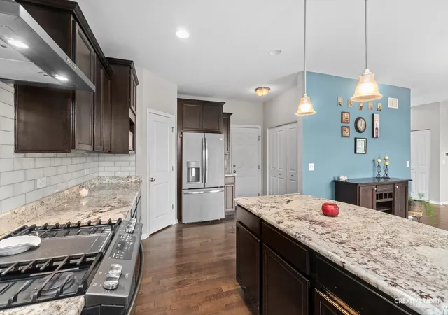 Photo 4 of Single family home for sale at 991 S Carly Cir, Yorkville, IL 60560 | MLS# 12769089 | Listing updated on 2026-10-06