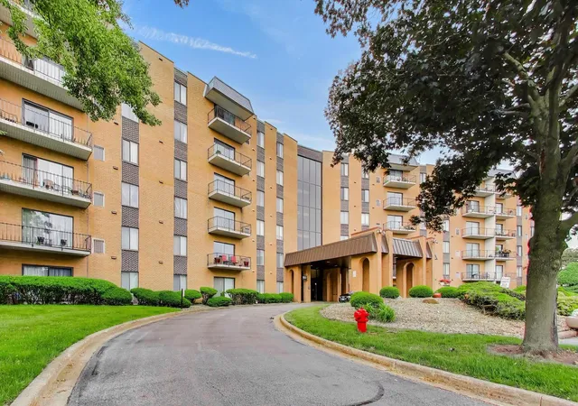 Photo 3 of Condo for sale at 900 W Sunset Dr #409, Glenwood, IL 60425 | MLS# 12769093 | Listing updated on 2026-10-06