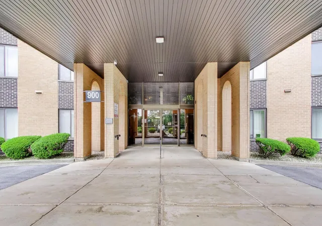 Photo 3 of Condo for sale at 900 W Sunset Dr #409, Glenwood, IL 60425 | MLS# 12769093 | Listing updated on 2026-10-06