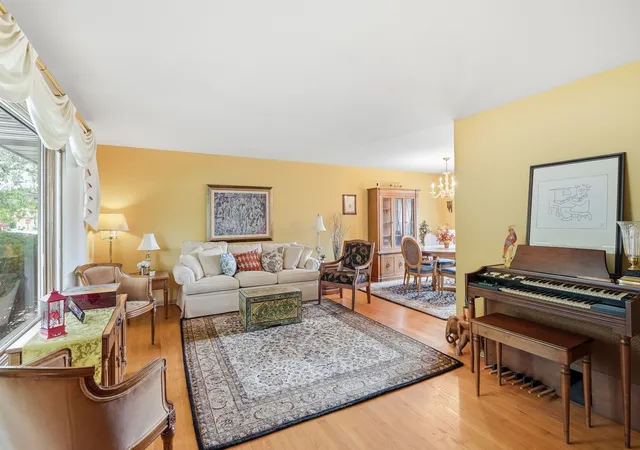 Photo 1 of Single family home for sale at 814 E 168th Street, South Holland, IL 60473 | MLS# 12769103 | Listing updated on 2026-09-25