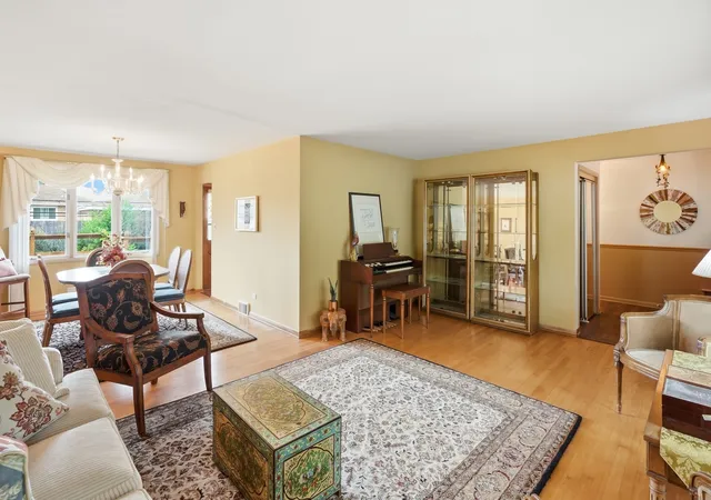 Photo 2 of Single family home for sale at 814 E 168th Street, South Holland, IL 60473 | MLS# 12769103 | Listing updated on 2026-09-25