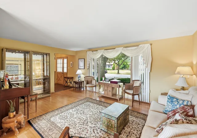 Photo 3 of Single family home for sale at 814 E 168th Street, South Holland, IL 60473 | MLS# 12769103 | Listing updated on 2026-09-25