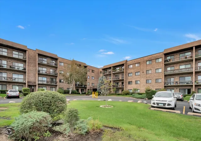 Photo 2 of Condo for sale at 1400 N Elmhurst Rd #119, Mount Prospect, IL 60056 | MLS# 12769106 | Listing updated on 2026-09-25