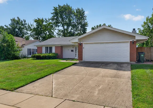 Photo 3 of Single family home for sale at 1025 Mayfield Ln, Hoffman Estates, IL 60169 | MLS# 12769110 | Listing updated on 2026-09-25
