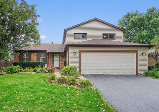 Single family home for sale at 1061 Valley View Dr, Downers Grove, IL 60516 | MLS# 12769121