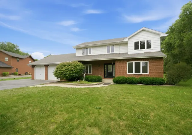 Photo 2 of Single family home for sale at 518 Meadow Ct, Winthrop Harbor, IL 60096 | MLS# 12769122 | Listing updated on 2026-10-06