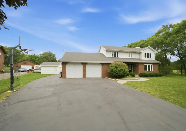 Photo 3 of Single family home for sale at 518 Meadow Ct, Winthrop Harbor, IL 60096 | MLS# 12769122 | Listing updated on 2026-10-06
