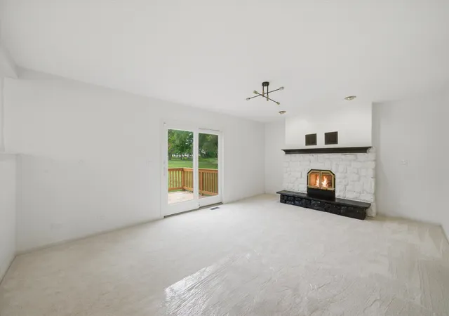Photo 3 of Single family home for sale at 518 Meadow Ct, Winthrop Harbor, IL 60096 | MLS# 12769122 | Listing updated on 2026-10-06