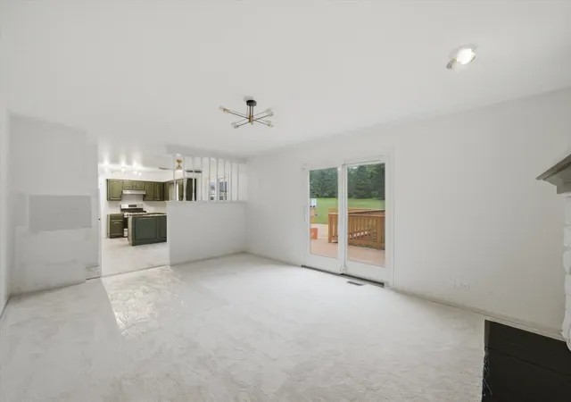 Photo 4 of Single family home for sale at 518 Meadow Ct, Winthrop Harbor, IL 60096 | MLS# 12769122 | Listing updated on 2026-10-06