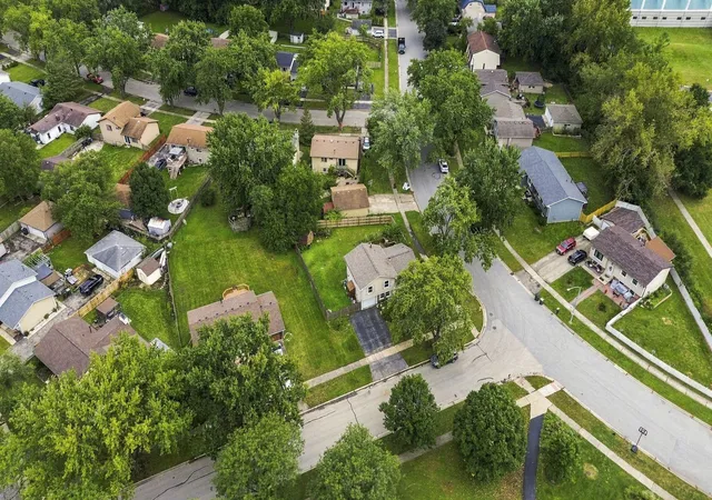 Photo 3 of Single family home for sale at 863 Poplar Ln, Bolingbrook, IL 60440 | MLS# 12769124 | Listing updated on 2026-10-07