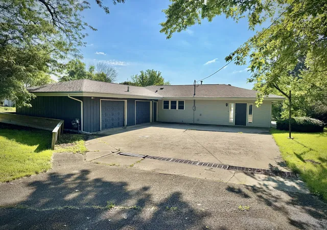 Photo 1 of Single family home for sale at 1100 Sunset Dr, Loda, IL 60948 | MLS# 12769139 | Listing updated on 2026-09-30