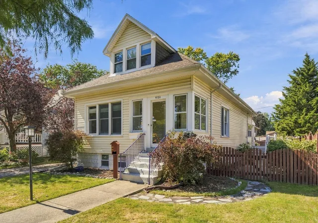Single family home for sale at 9720 Tulley Ave, Oak Lawn, IL 60453 | MLS# 12769142