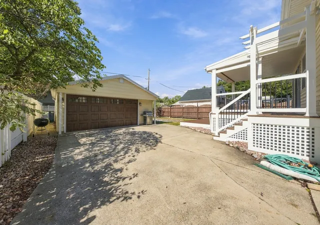Photo 2 of Single family home for sale at 9720 Tulley Ave, Oak Lawn, IL 60453 | MLS# 12769142 | Listing updated on 2026-10-01