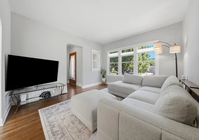 Photo 4 of Single family home for sale at 9720 Tulley Ave, Oak Lawn, IL 60453 | MLS# 12769142 | Listing updated on 2026-10-01