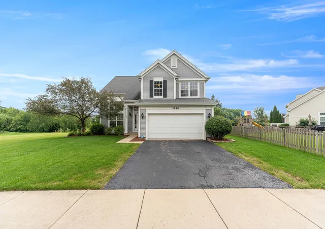 Photo 3 of Single family home for sale at 1256 Pennsbury Ln, Aurora, IL 60502 | MLS# 12769165 | Listing updated on 2026-09-26