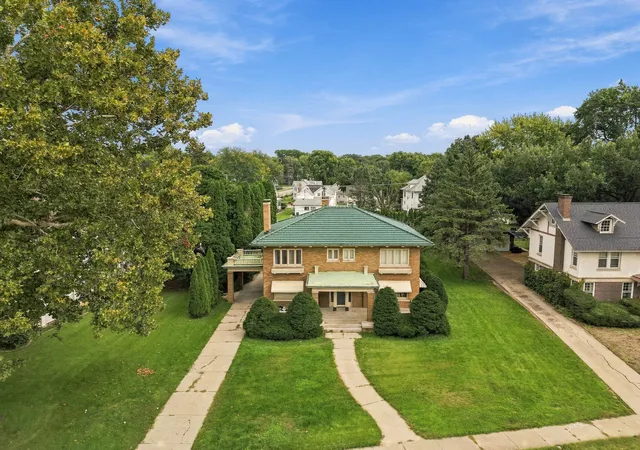 Photo 3 of Single family home for sale at 810 Locust St, Sterling, IL 61081 | MLS# 12769169 | Listing updated on 2026-09-30