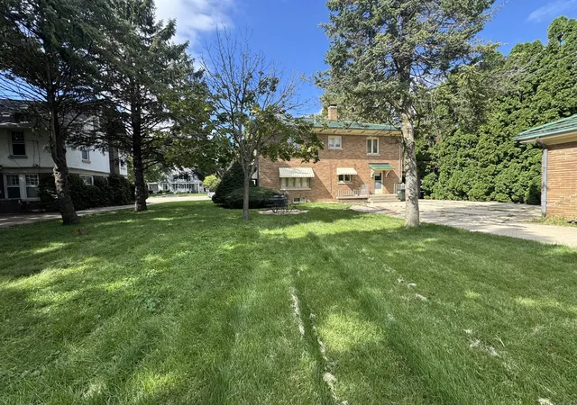 Photo 4 of Single family home for sale at 810 Locust St, Sterling, IL 61081 | MLS# 12769169 | Listing updated on 2026-09-30