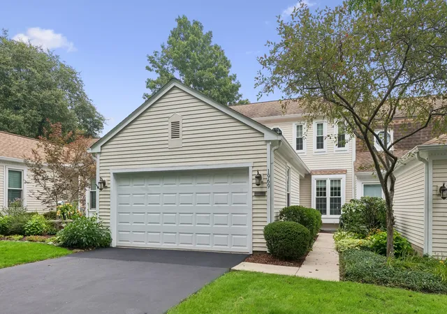 Photo 1 of Condo for sale at 1969 Wexford Cir, Wheaton, IL 60189 | MLS# 12769175 | Listing updated on 2026-09-26