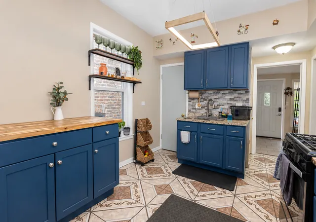 Photo 2 of Single family home for sale at 3906 W Montrose Ave, Chicago, IL 60618 | MLS# 12769177 | Listing updated on 2026-09-26