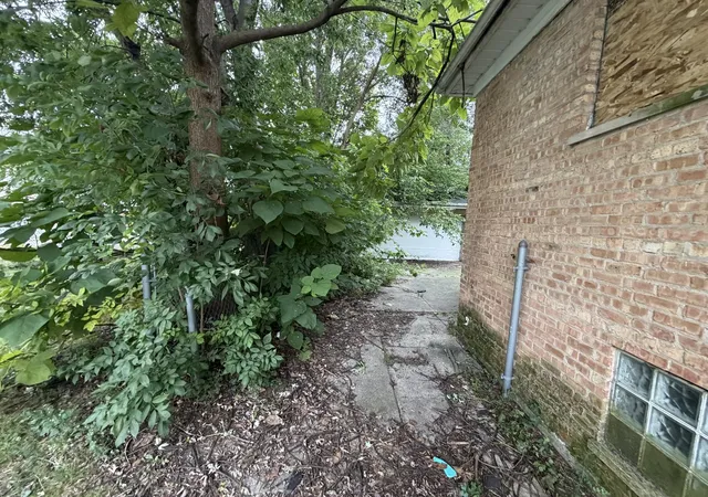 Photo 3 of Single family home for sale at 319 154th Place, Calumet City, IL 60409 | MLS# 12769197 | Listing updated on 2026-09-25