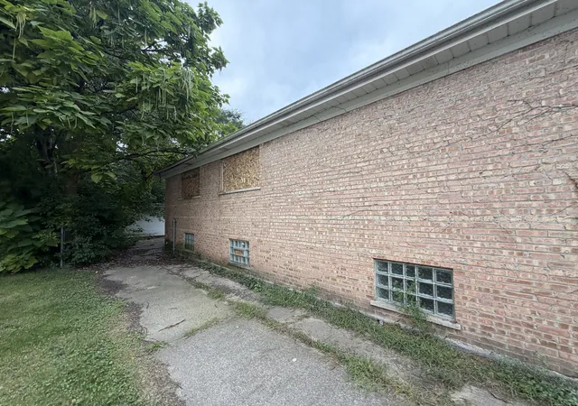 Photo 3 of Single family home for sale at 319 154th Place, Calumet City, IL 60409 | MLS# 12769197 | Listing updated on 2026-09-25