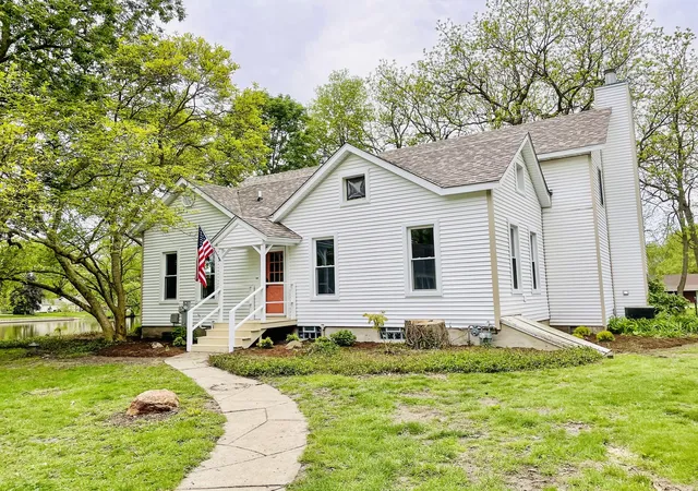 Photo 1 of Single family home for sale at 12002 E Metcalf Ave, Momence, IL 60954 | MLS# 12769203 | Listing updated on 2026-09-30