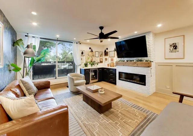 Photo 4 of Townhouse for sale at 3700 N Lake Shore Dr #104, Chicago, IL 60613 | MLS# 12769204 | Listing updated on 2026-10-01