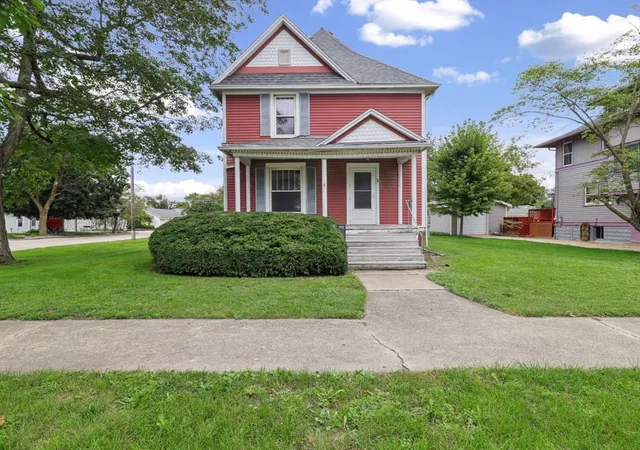 Photo 1 of Single family home for sale at 311 E Pells St, Paxton, IL 60957 | MLS# 12769221 | Listing updated on 2026-10-01