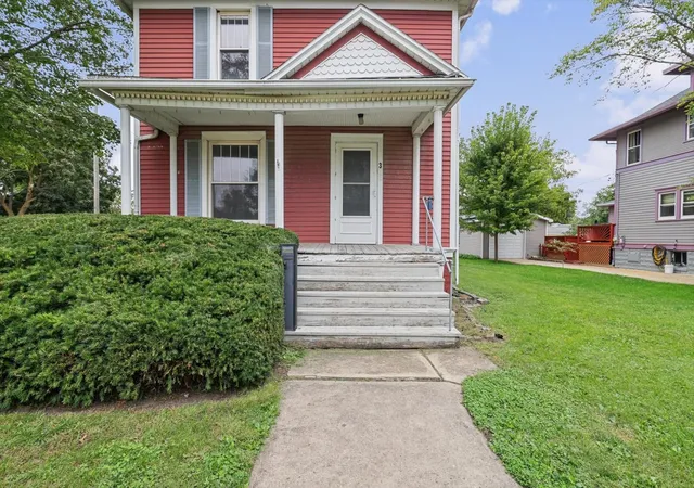 Photo 3 of Single family home for sale at 311 E Pells St, Paxton, IL 60957 | MLS# 12769221 | Listing updated on 2026-10-01