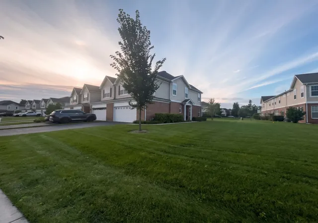 Photo 3 of Townhouse for sale at 1246 Draper Rd, Mc Henry, IL 60050 | MLS# 12769222 | Listing updated on 2026-09-30