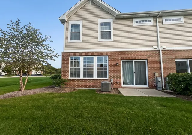 Photo 4 of Townhouse for sale at 1246 Draper Rd, Mc Henry, IL 60050 | MLS# 12769222 | Listing updated on 2026-09-30