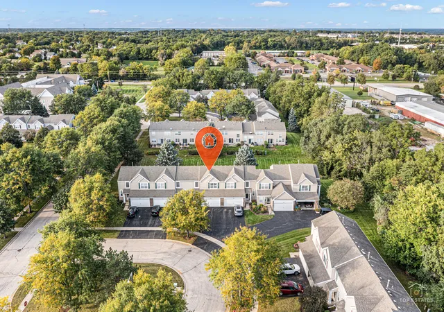 Photo 3 of Townhouse for sale at 791 Silk Oak Ln, Crystal Lake, IL 60014 | MLS# 12769225 | Listing updated on 2026-10-01