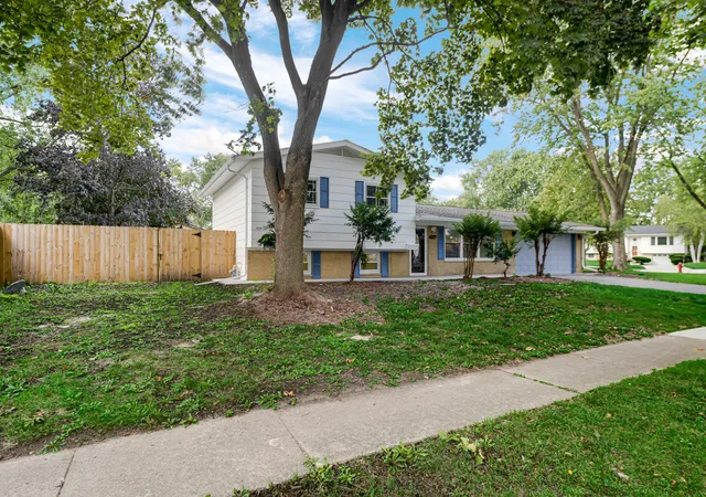 Single family home for sale at 7180 Edgebrook Ln, Hanover Park, IL 60133 | MLS# 12769230
