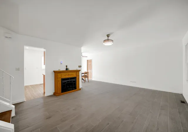 Photo 4 of Single family home for sale at 7180 Edgebrook Ln, Hanover Park, IL 60133 | MLS# 12769230 | Listing updated on 2026-09-25