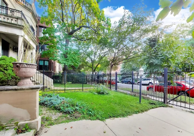 Photo 3 of Multi family home for sale at 5835 N Winthrop Ave, Chicago, IL 60660 | MLS# 12769232 | Listing updated on 2026-10-02