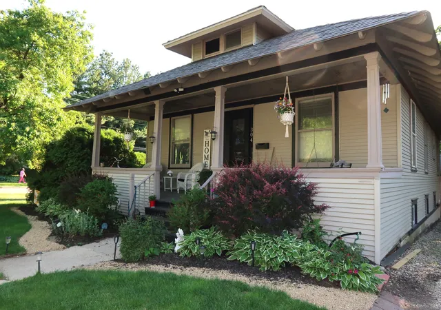 Photo 1 of Single family home for sale at 304 N Worth Ave, Elgin, IL 60123 | MLS# 12769242 | Listing updated on 2026-10-04