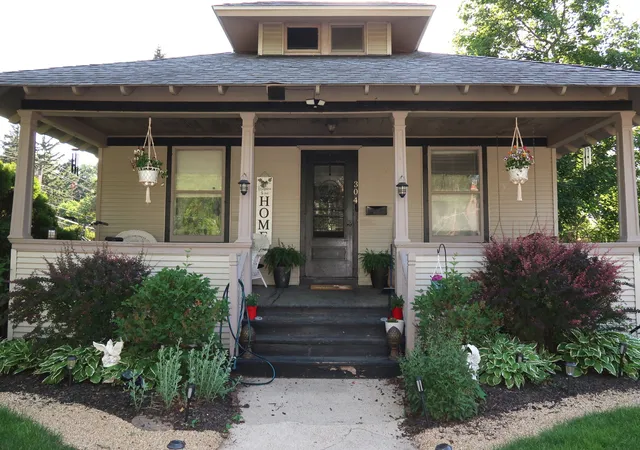 Photo 2 of Single family home for sale at 304 N Worth Ave, Elgin, IL 60123 | MLS# 12769242 | Listing updated on 2026-10-04