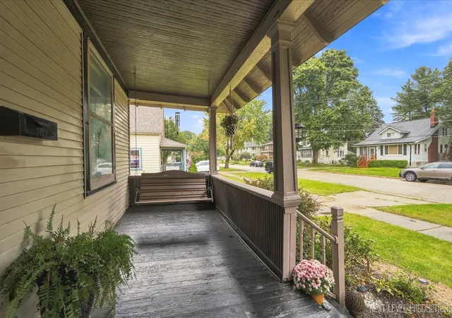 Photo 3 of Single family home for sale at 304 N Worth Ave, Elgin, IL 60123 | MLS# 12769242 | Listing updated on 2026-10-04