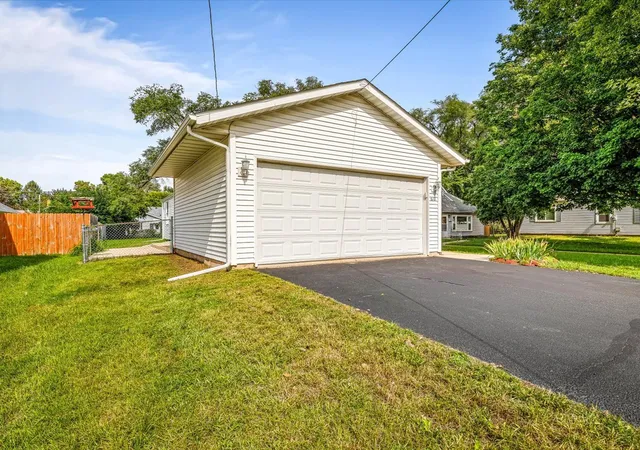Photo 2 of Single family home for sale at 610 Sydney Ave, Loves Park, IL 61111 | MLS# 12769245 | Listing updated on 2026-10-07