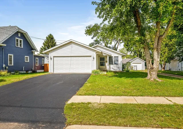Photo 3 of Single family home for sale at 610 Sydney Ave, Loves Park, IL 61111 | MLS# 12769245 | Listing updated on 2026-10-07