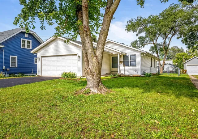 Photo 3 of Single family home for sale at 610 Sydney Ave, Loves Park, IL 61111 | MLS# 12769245 | Listing updated on 2026-10-07