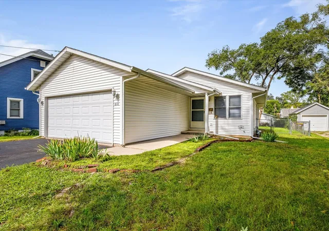 Photo 4 of Single family home for sale at 610 Sydney Ave, Loves Park, IL 61111 | MLS# 12769245 | Listing updated on 2026-10-07