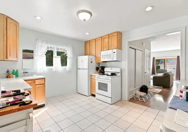 Photo 4 of Single family home for sale at 792 N Kenilworth Ave, Elmhurst, IL 60126 | MLS# 12769247 | Listing updated on 2026-10-20