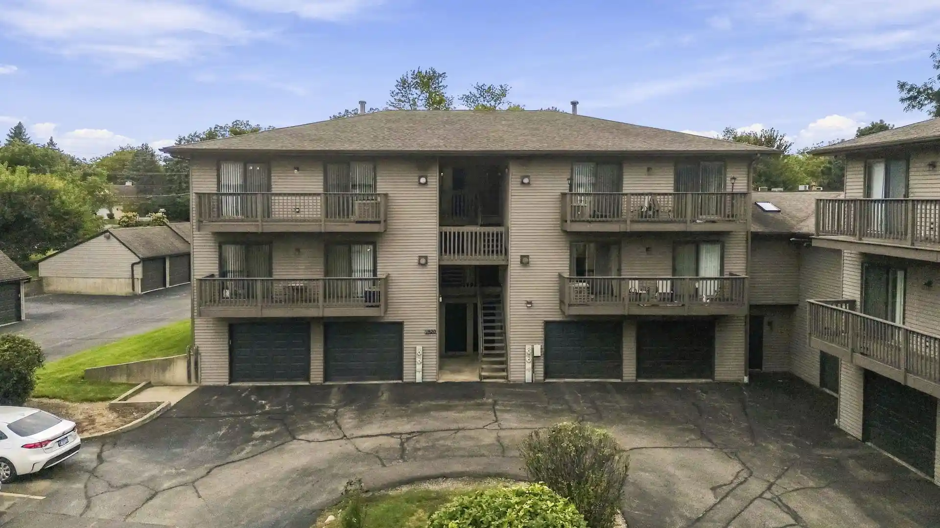 Listing Photo 1 - Condo for sale in 1820 W Highland Ave located at 1820 W Highland Ave, Elgin, IL 60123 - Unit 1820 W Highland Ave