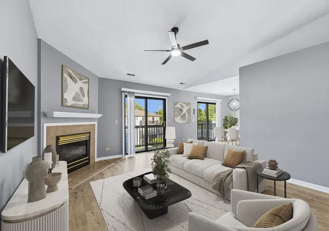 Listing Photo 2 - Condo for sale in building located at 1820 W Highland Ave, Elgin, IL 60123 - Unit #D