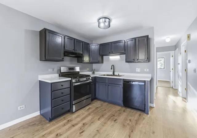 Listing Photo 4 - Condo for sale in building located at 1820 W Highland Ave, Elgin, IL 60123 - Unit #D