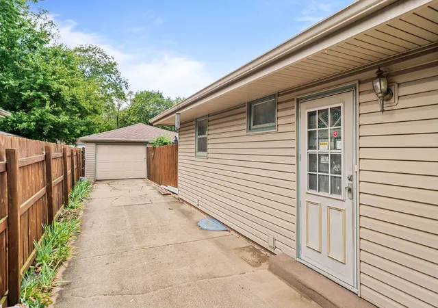 Photo 3 of Sale Pending at 3042 Huffman Blvd, Rockford, IL 61103 | MLS# 12769261 | Listing updated on 2026-09-27