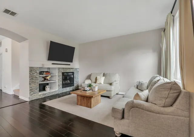 Photo 4 of Townhouse for sale at 2287 W Bentley Ln, Round Lake, IL 60073 | MLS# 12769274 | Listing updated on 2026-10-03