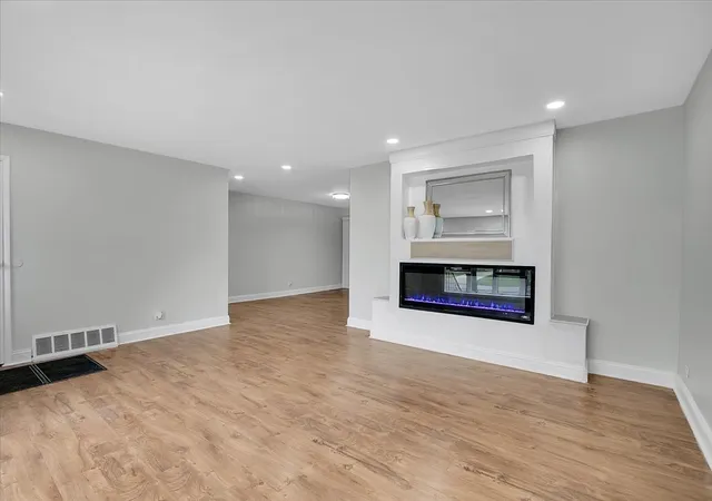 Photo 4 of Single family home for sale at 22720 Ridgeway Ave, Richton Park, IL 60471 | MLS# 12769279 | Listing updated on 2026-09-30