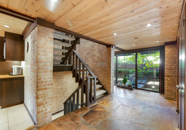 Photo 4 of Sale Pending at 934 Marion Ave, Highland Park, IL 60035 | MLS# 12769289 | Listing updated on 2026-10-27